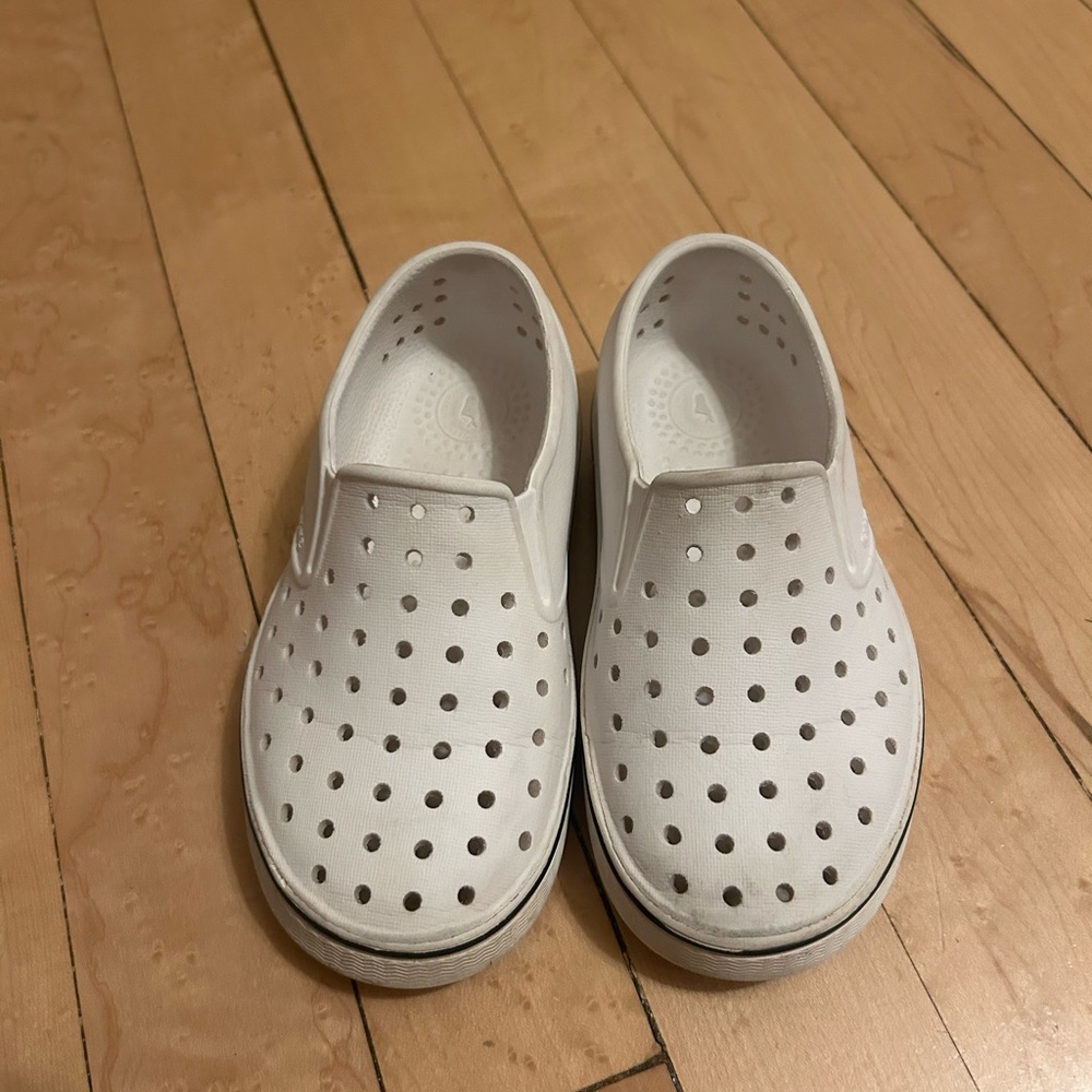 White Kids Natives size 10